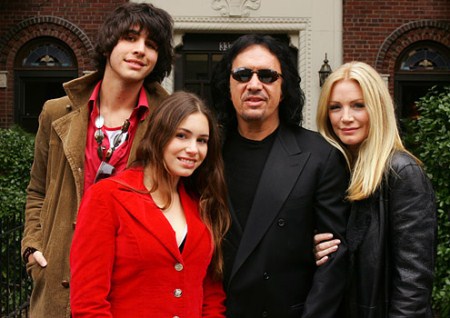 gene-simmons-450-x-318