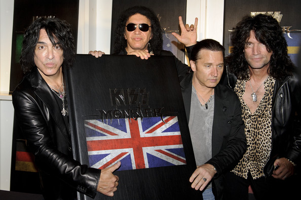 Tommy+Thayer+Kiss+Monster+Book+Launch+eyxY66oTYEYl