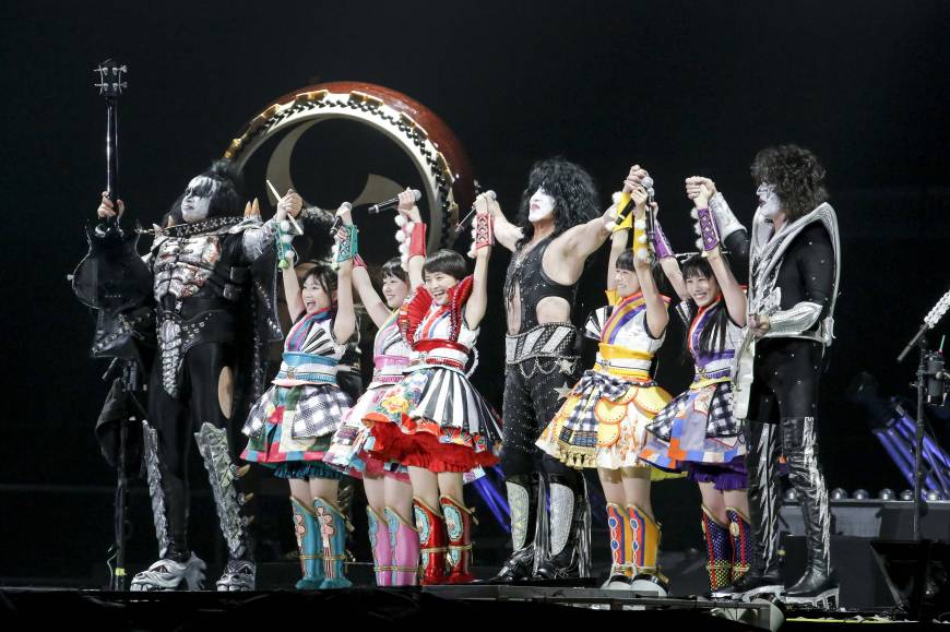 c-lee-kiss-a-20150307-870x579