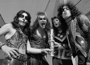 kiss-image-kiss-36780664-500-363